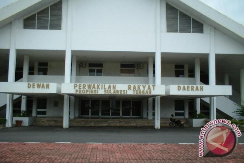 Empat Pimpinan Definitif DPRD Dilantik