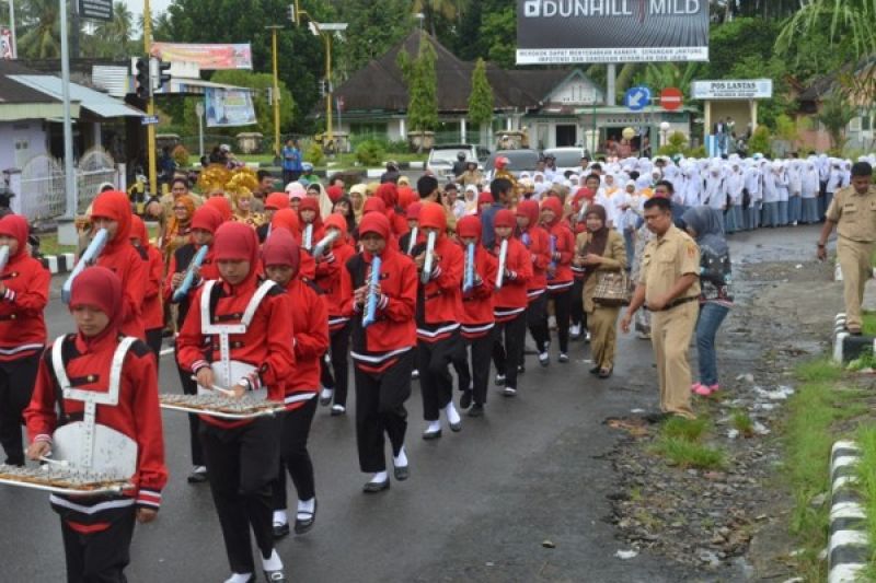 Ratusan siswa iringi penghargaan