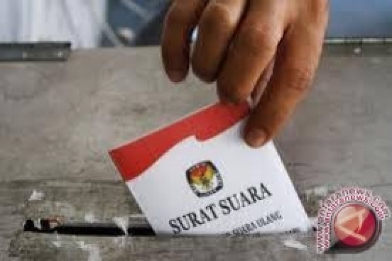 Pendukung Cabup Buol Kepung Kantor Panwas