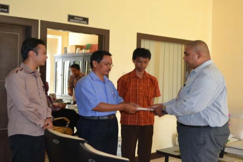 Jamsostek Kendari Salurkan Beasiswa Rp332,400 Juta