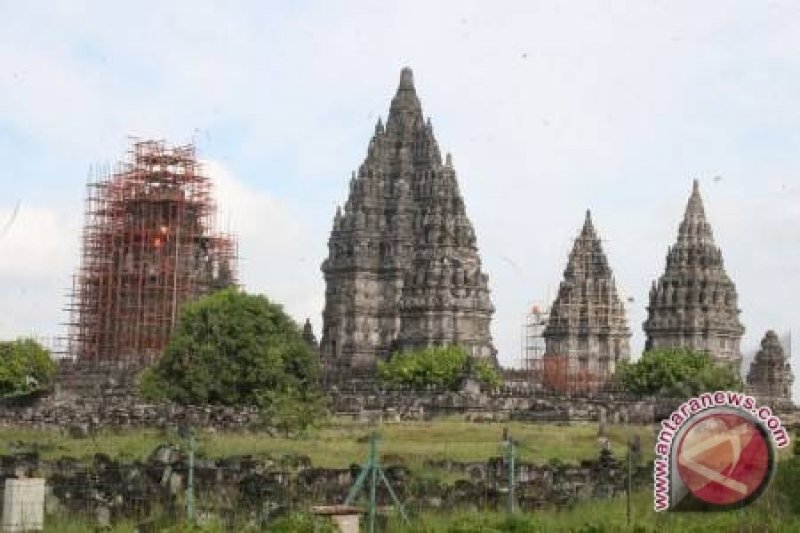 Wisatawan Kecewa Tidak Bisa Masuk Candi Prambanan Antara