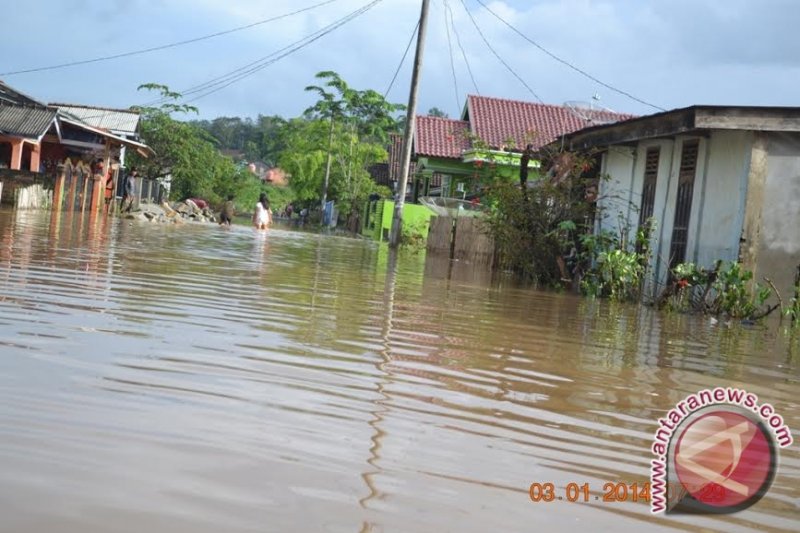 Desa Kelumpang Kabupaten OKU Sumsel diterjang banjir