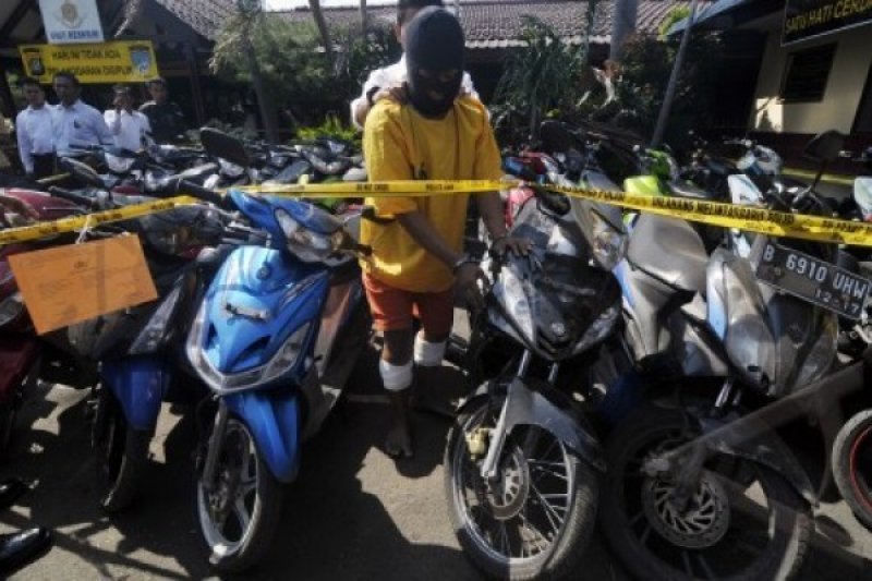 kriminal-kemarin-pelaku-curanmor-ditangkap-lalu-pencurian-di-mampang