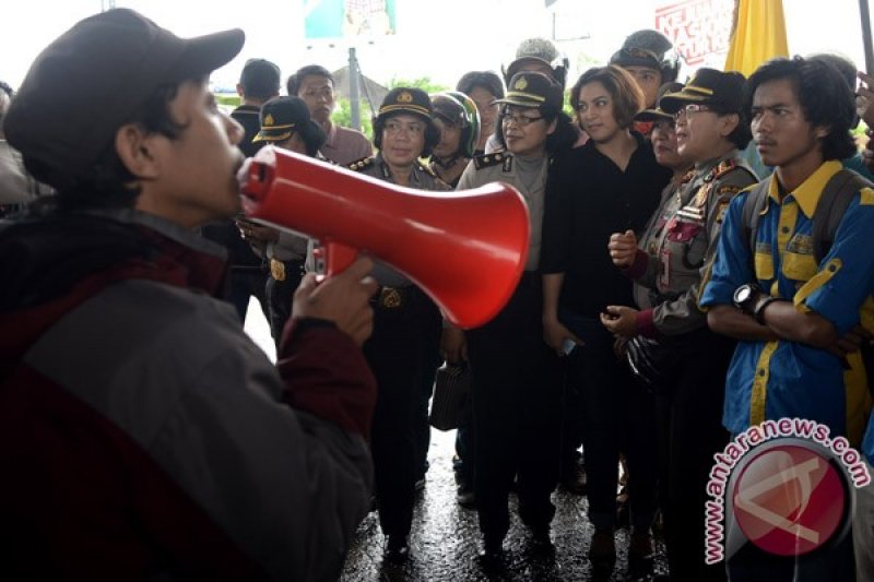 DEMONSTRAN ACUHKAN JANE SHALIMAR