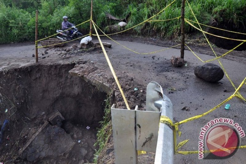 Talud Jembatan Jengkiling Diminta Segera Diperbaiki