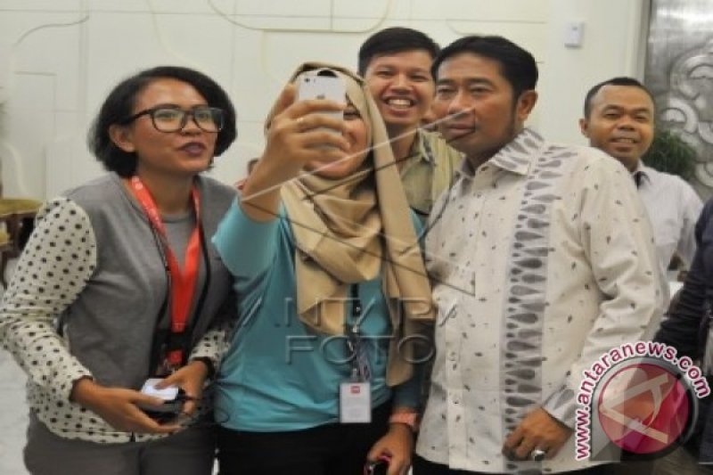 Haji Lulung Foto Selfie