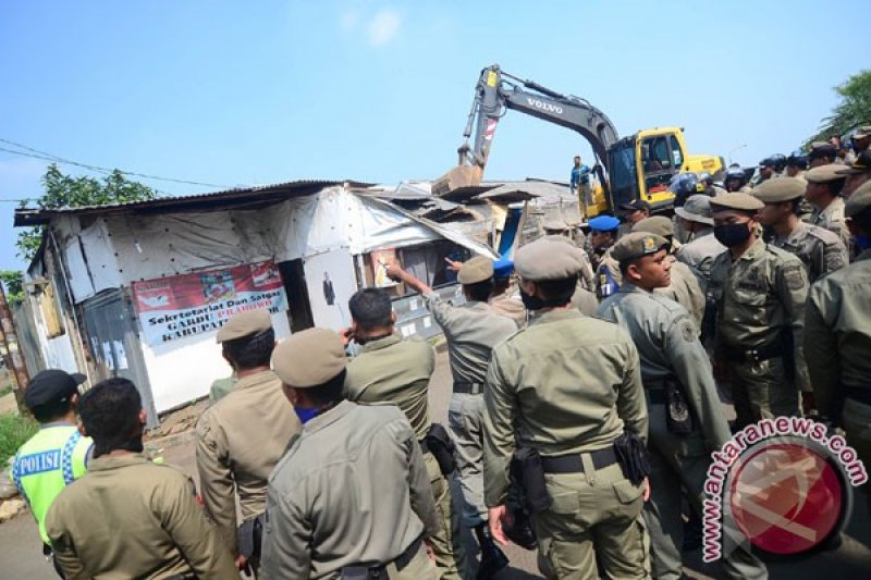 Pembongkaran 30 bangunan oleh Satpol PP mendapatkan perlawanan dari warga Bogor