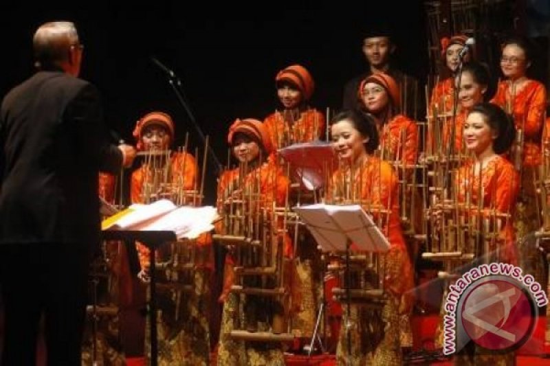 Konser Angklung pukau masyarakat Eindhoven