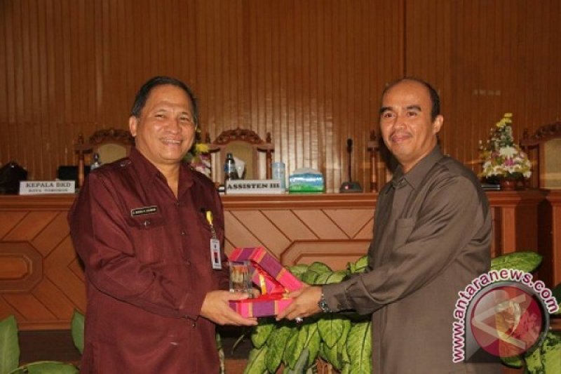 Pemkab Mimika Adopsi Keunggulan Skpd Pemkot Tomohon