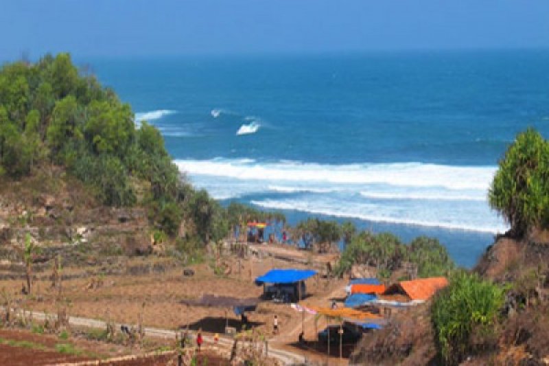 Pemkab bantah penataan kawasan pantai pascagelombang pasang lamban