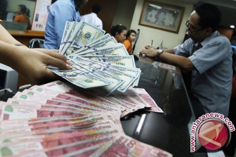 Rupiah menguat jelang pengumuman MK