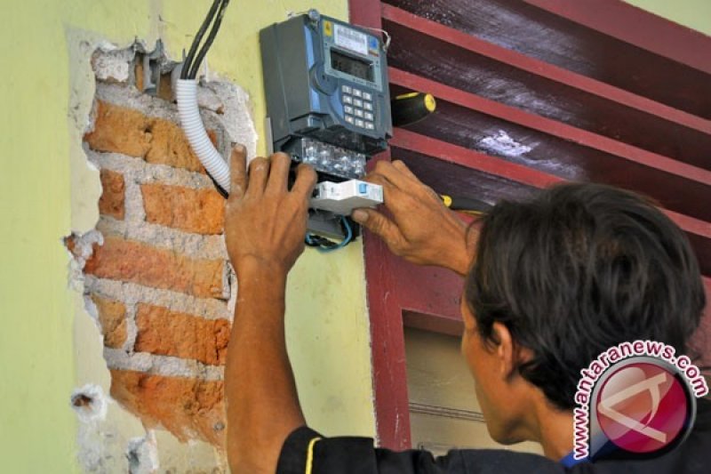 Pemda Poso berhasil tekan biaya listrik