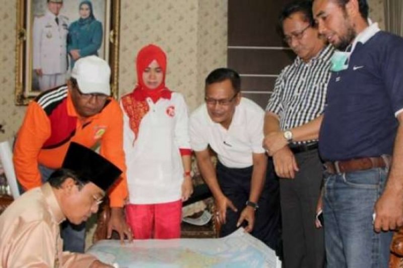 Bupati Indragiri Hilir Tandatangani Peta DOB