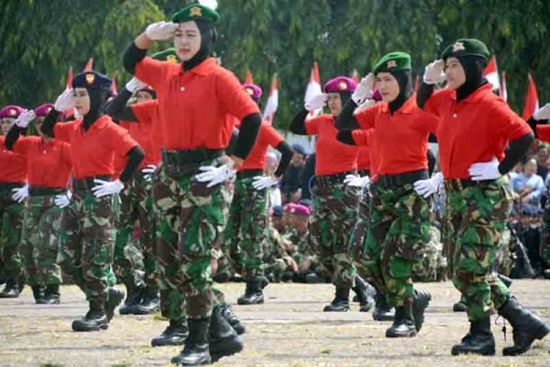 Tari Kreasi Istri Prajurit Warnai HUT TNI