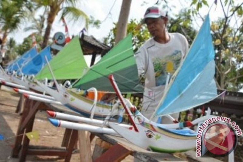 MINIATUR PERAHU