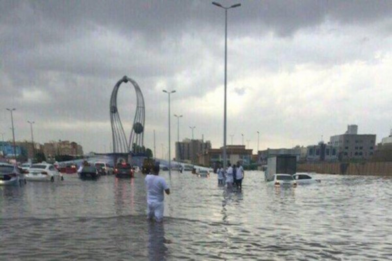 Media: 2 orang meninggal dalam hujan dan banjir besar di Arab Saudi