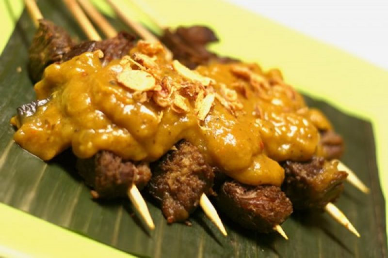 Sate Padang dan nasi kapau semarakan acara di Paris