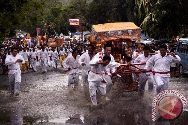 ARAK-ARAKAN CAP GO MEH BITUNG