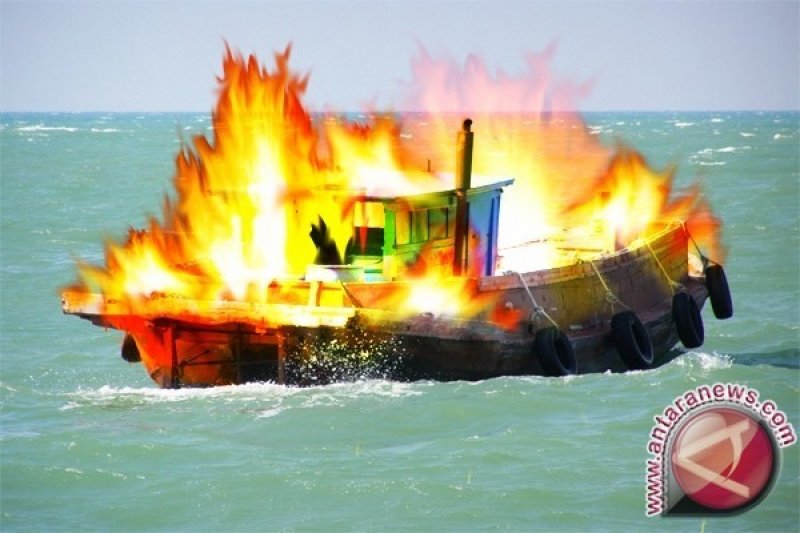 Bangkai Dharma Kencana Masih di Laut Bebas