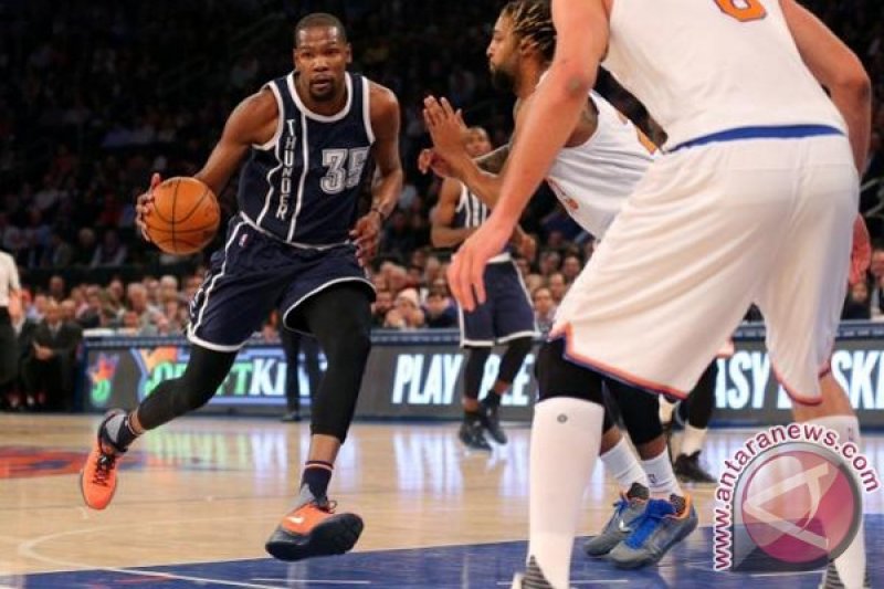 BOLA BASKET - Durant bawa Thunder unggul 2-1 atas Maverick