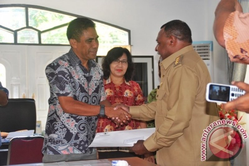 Mesak Manibor kembali aktif sebagai Bupati Sarmi