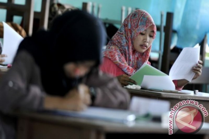 Tim medis Unhas selamatkan peserta SBMPTN melahirkan