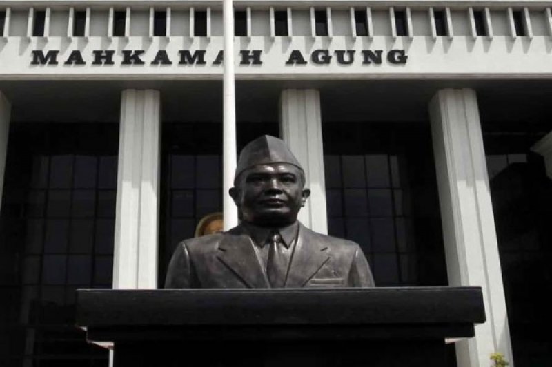 Hakim karier gugat ketentuan syarat hakim agung