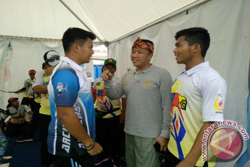 "Lho Pak Imam toh?"