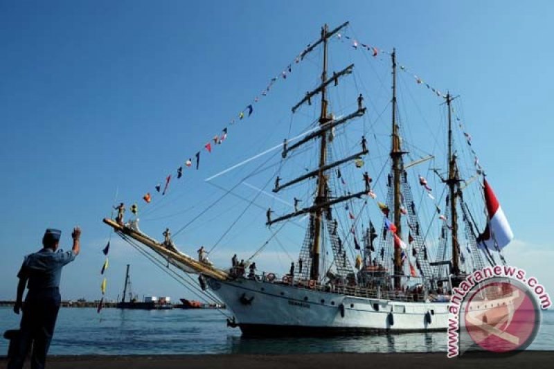 KRI Dewaruci bawa taruna ASEAN ke Makassar