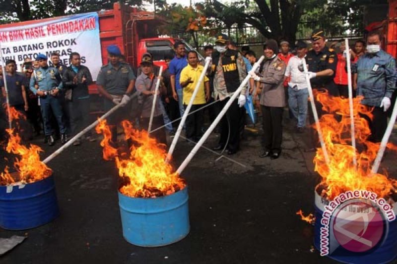 Bea Cukai musnahkan 33,29 juta batang rokok