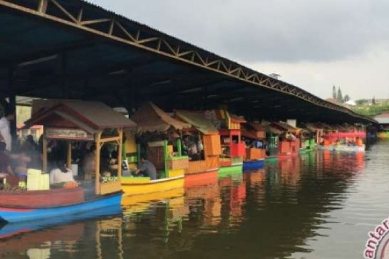Berburu Makan Unik Di "Floating Market Lembang"