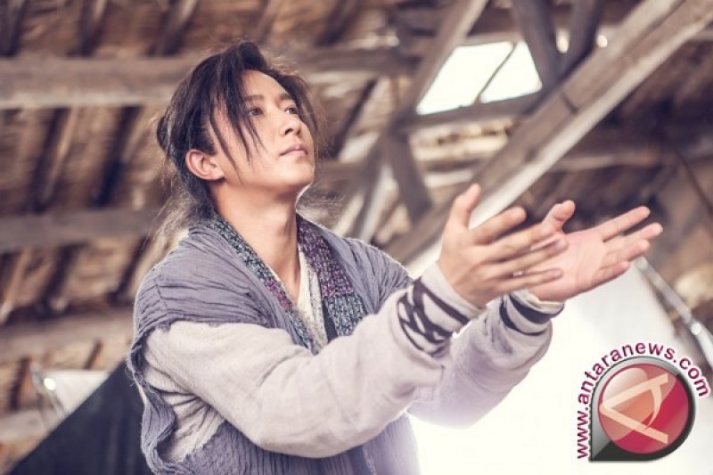WOW! Demi Film, Hangeng Ex-Super Junior Rela Ditempeli Semen Cetakan Wajah