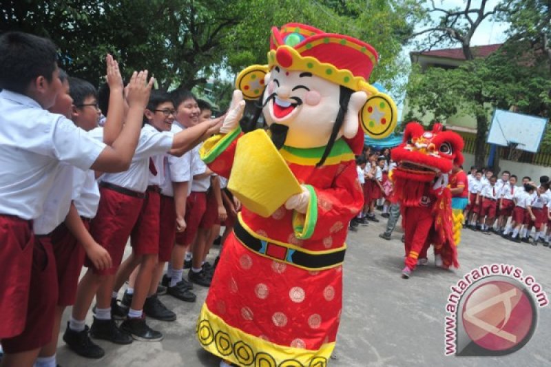 Pertunjukan Barongsai di Sekolah