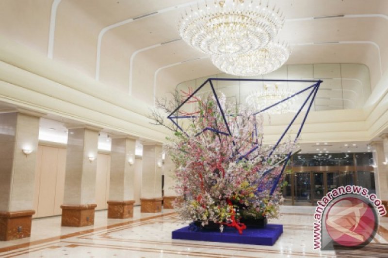 Keio Plaza Hotel Tokyo gelar pameran seni merangkai bunga Ikebana karya seniman Hiroki Maeno