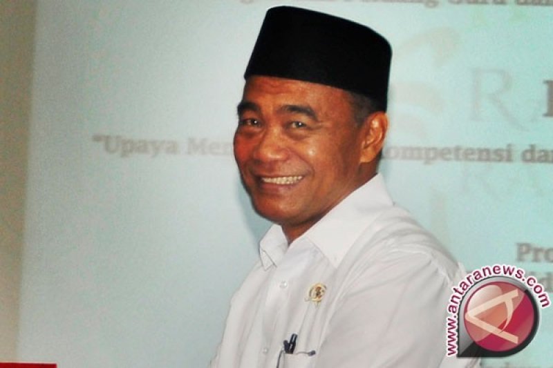 Mendikbud Doakan Siswa Tumpahkan Hidangan Es Buah