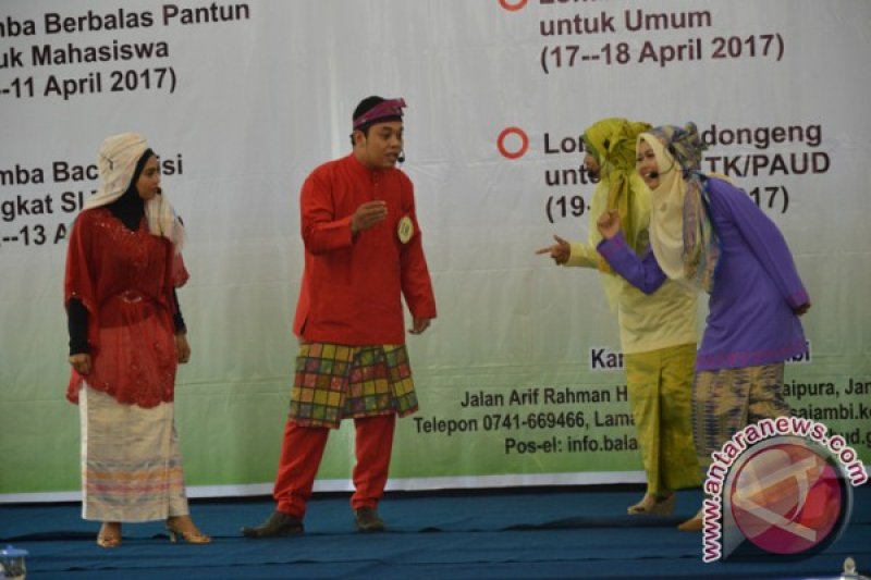 Berbalas Pantun Melayu Tentang Cinta Pantun Indonesia