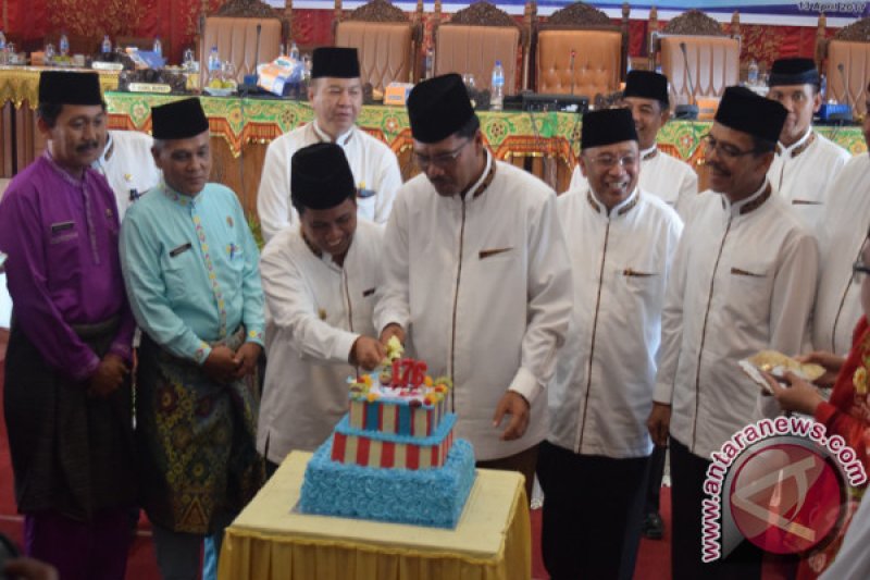 Potong Kue HUT ke 176 Limapuluh Kota 