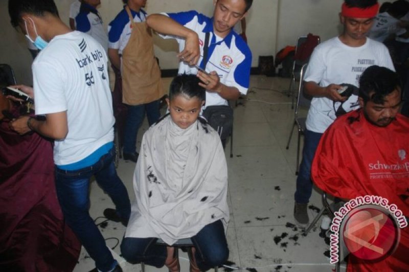 Potong Rambut Massal bank bjb Pecahkan Rekor MURI