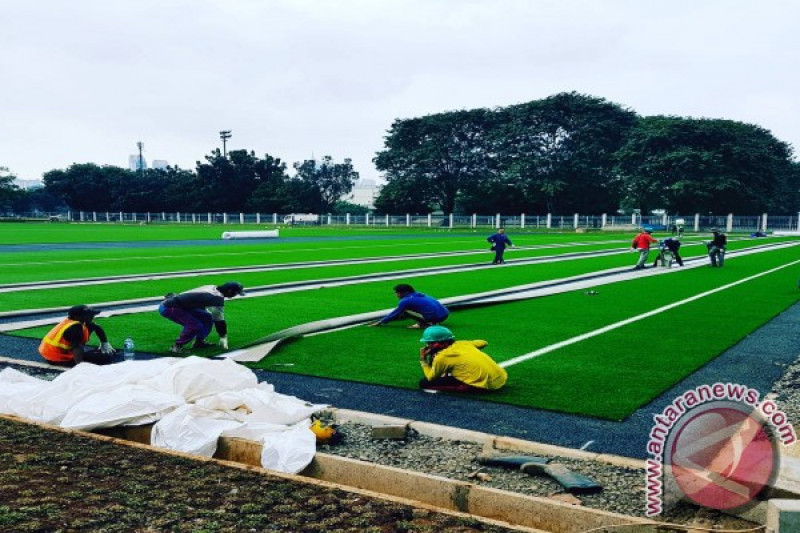 Jelang Asian Games XVIII 2018, rumput lapangan sepak bola ABC dan hoki dipasang