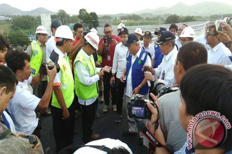 Kejutan spesial Menteri PUPR untuk kepala proyek Hutama Karya