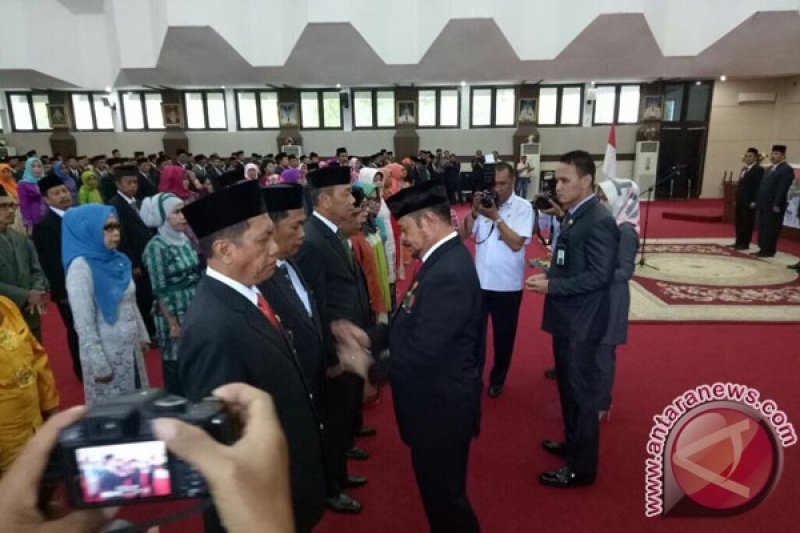 300 ASN Sulawesi Selatan Terima Satya Lencana
