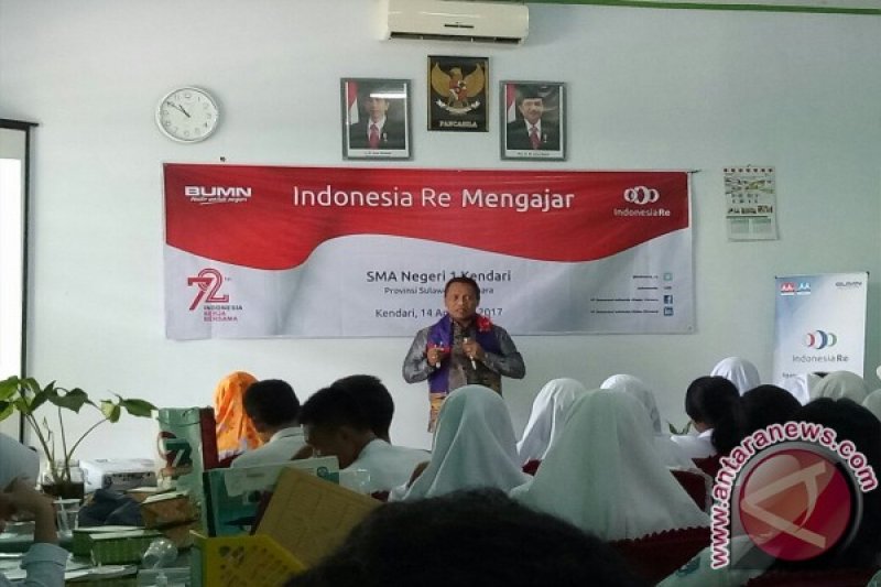 Sosialisasikan peran reasuransi, Indonesia Re ambil bagian dalam program Indonesia Re Mengajar