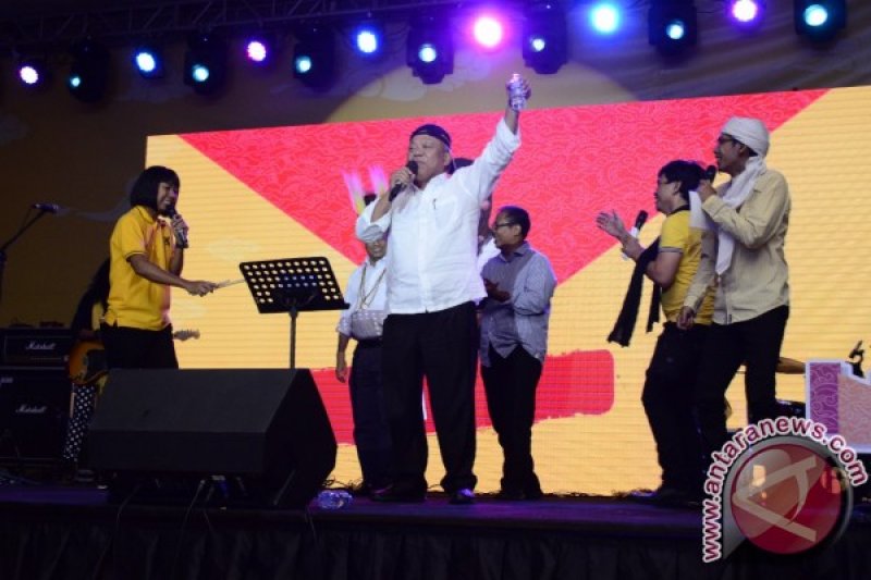 Hadiri Indonesia Happy, Menteri Basuki aksi Stand Up Comedy