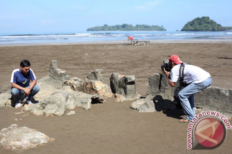 Kunjungan Wisata Batu Malin Kundang Antara Sumbar