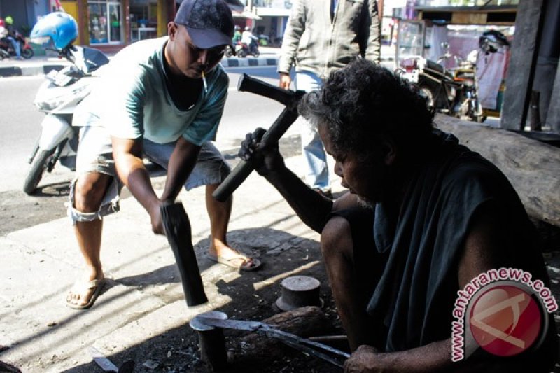 Pande Besi Banjir Order