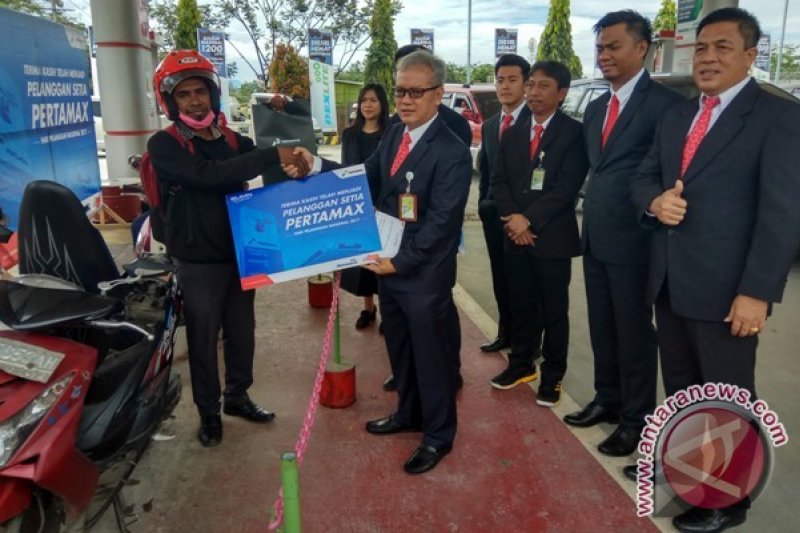 Pertamina Maluku-Papua beri bingkisan kepada konsumen pertamax