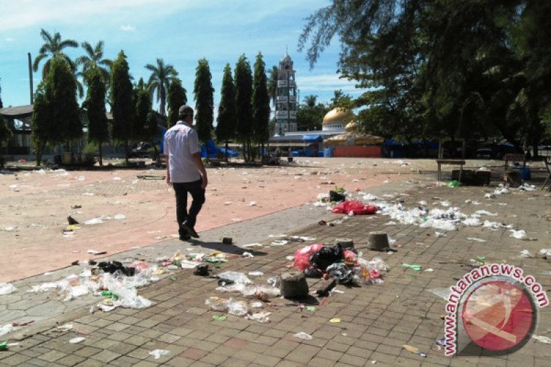 Sampah Usai Pesta Tabuik Berserakan, Legislator: Segera Dibersihkan