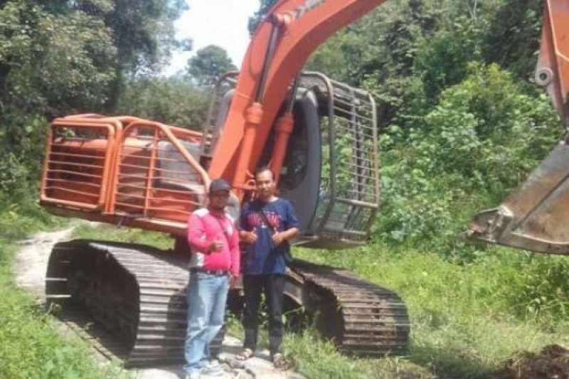 Dinas PUPR OKU perbaiki jalan rusak