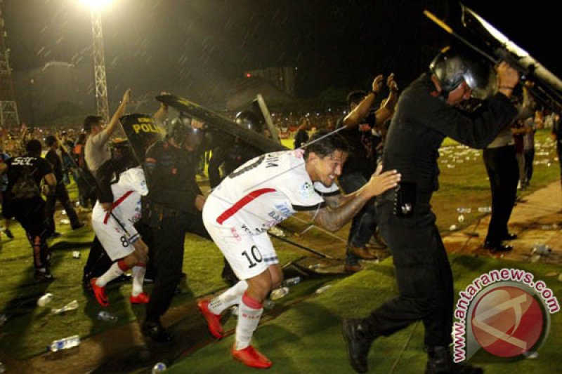 RICUH PERTANDINGAN PSM MAKASSAR MELAWAN BALI UNITED