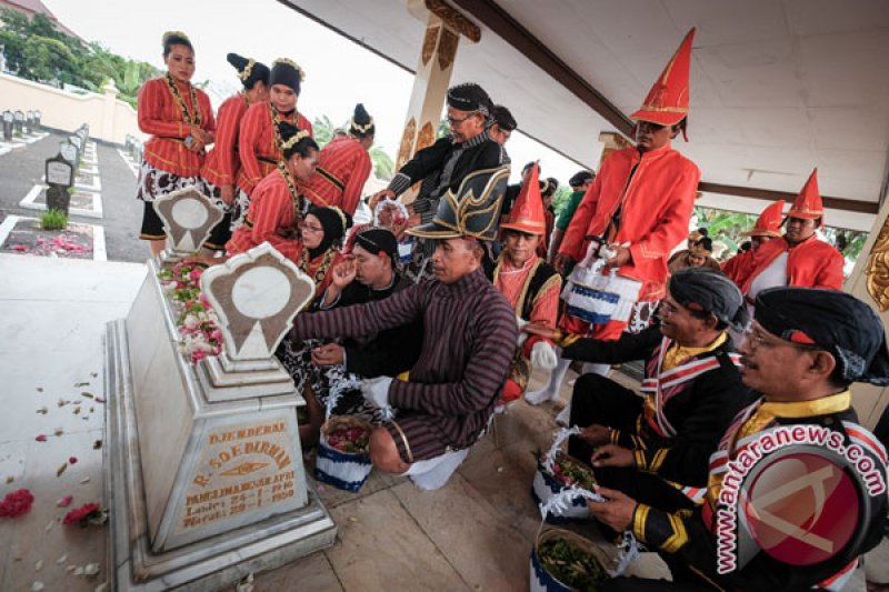 Ziarah Bregada menyambut hari Pahlawan 10 November